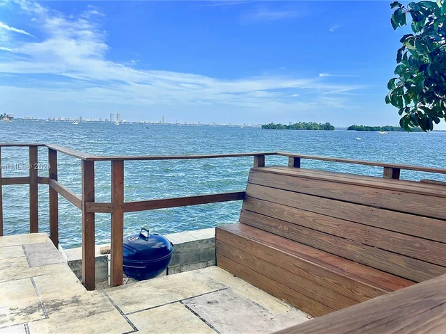 7845 NE Bayshore Ct # 14, Miami FL 33138