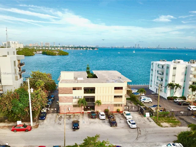 7845 NE Bayshore Ct # 14, Miami FL 33138