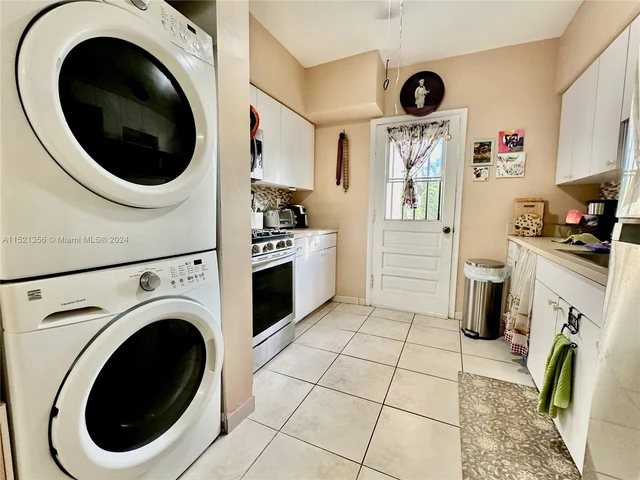 7845 NE Bayshore Ct # 14, Miami FL 33138