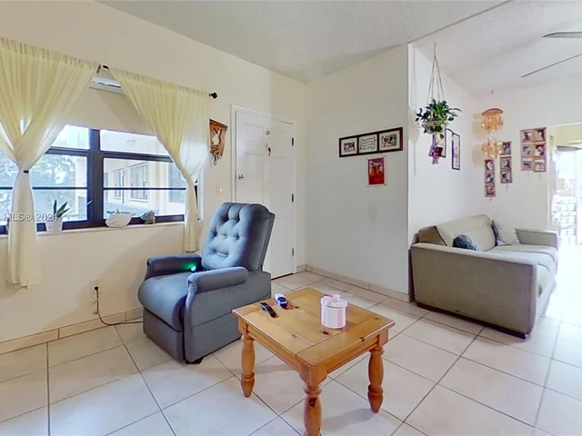 7845 NE Bayshore Ct # 14, Miami FL 33138