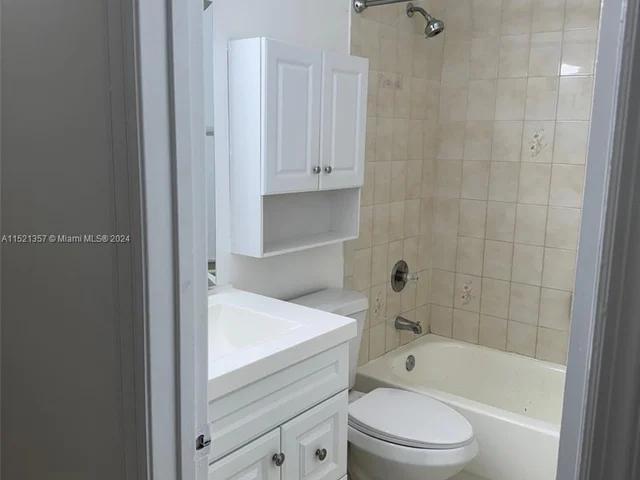 957 NW 132nd Ave W, Miami FL 33182