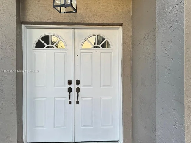 957 NW 132nd Ave W, Miami FL 33182