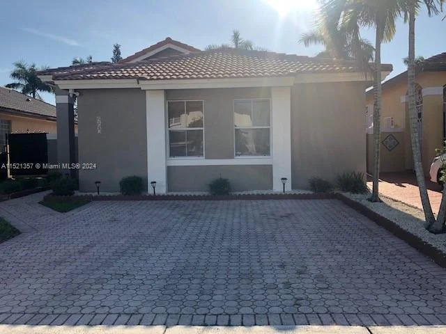 957 NW 132nd Ave W, Miami FL 33182