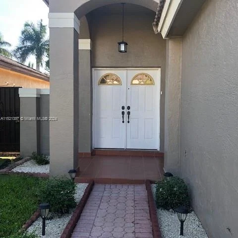 957 NW 132nd Ave W, Miami FL 33182