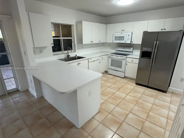 957 NW 132nd Ave W, Miami FL 33182