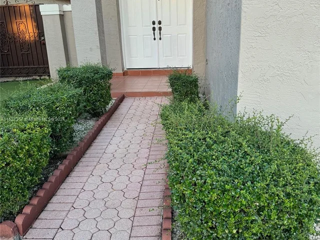 957 NW 132nd Ave W, Miami FL 33182