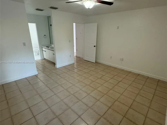 957 NW 132nd Ave W, Miami FL 33182