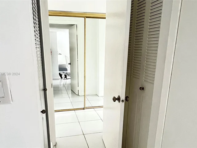 2780 NE 183rd St # 303, Aventura FL 33160