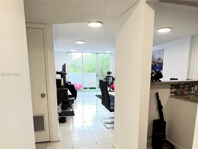 2780 NE 183rd St # 303, Aventura FL 33160