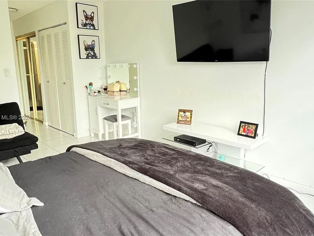 2780 NE 183rd St # 303, Aventura FL 33160