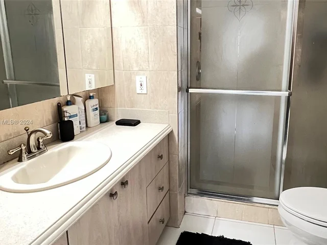 2780 NE 183rd St # 303, Aventura FL 33160