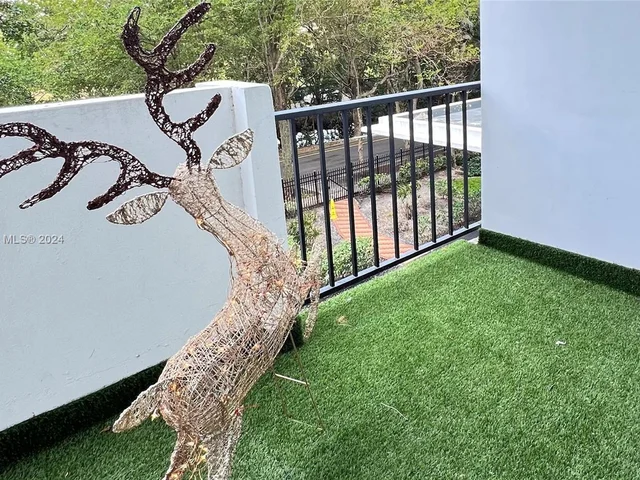 2780 NE 183rd St # 303, Aventura FL 33160