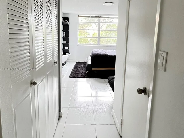 2780 NE 183rd St # 303, Aventura FL 33160