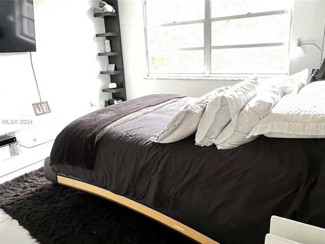 2780 NE 183rd St # 303, Aventura FL 33160