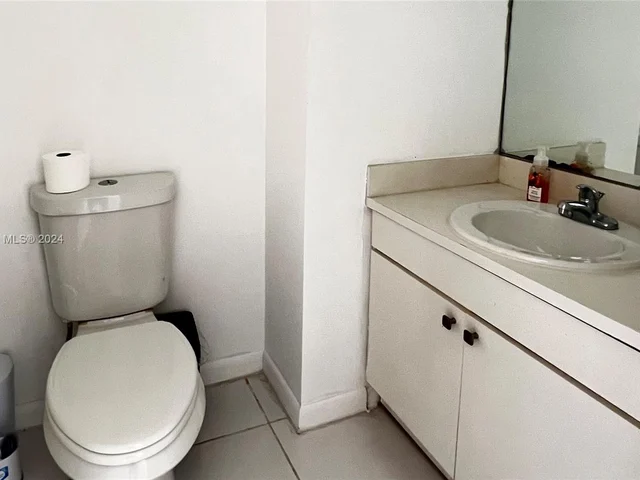 2780 NE 183rd St # 303, Aventura FL 33160