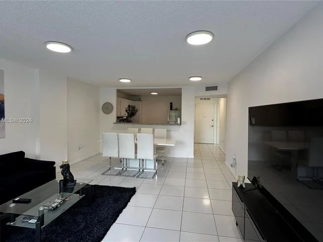 2780 NE 183rd St # 303, Aventura FL 33160