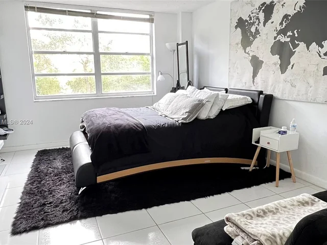 2780 NE 183rd St # 303, Aventura FL 33160