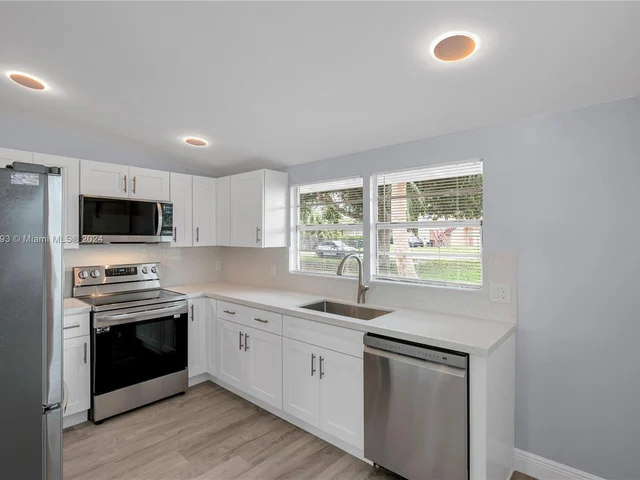 145 SW 13th Ave, Delray Beach FL 33444