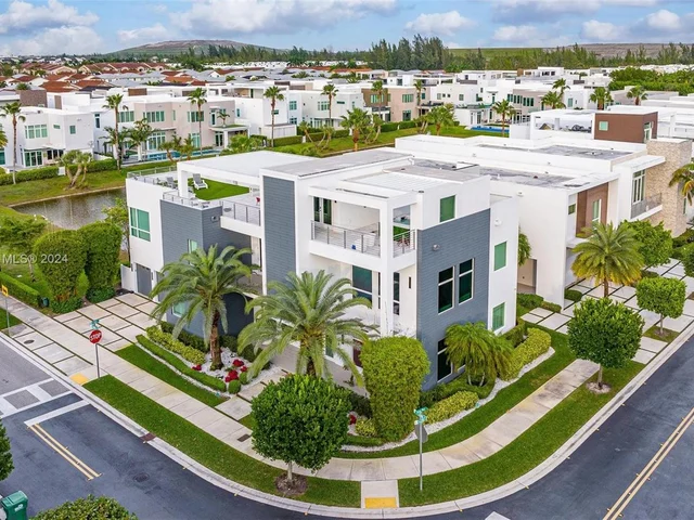 10593 NW 67th Ter # 10593, Doral FL 33178