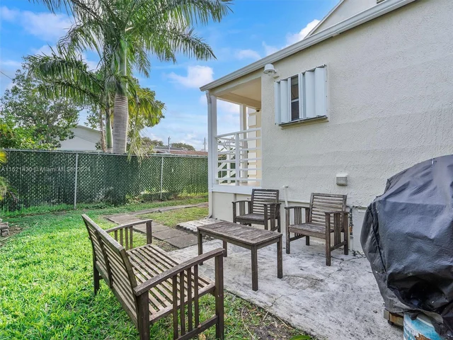 931 N 16th Ct, Hollywood FL 33020