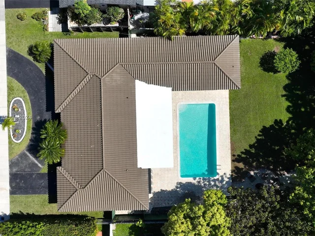 9640 SW 17th St, Miami FL 33165