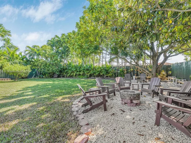 9640 SW 17th St, Miami FL 33165