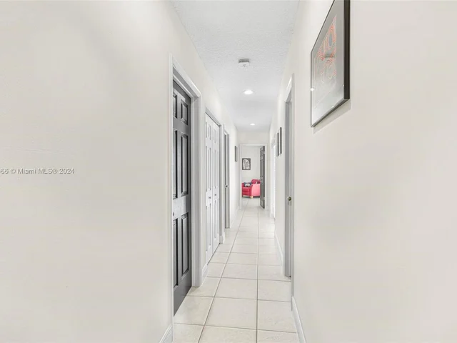 9640 SW 17th St, Miami FL 33165