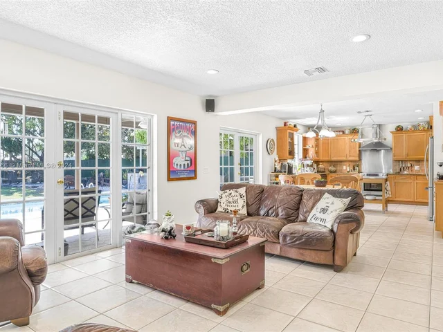 9640 SW 17th St, Miami FL 33165