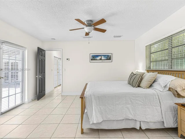 9640 SW 17th St, Miami FL 33165