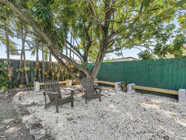 9640 SW 17th St, Miami FL 33165