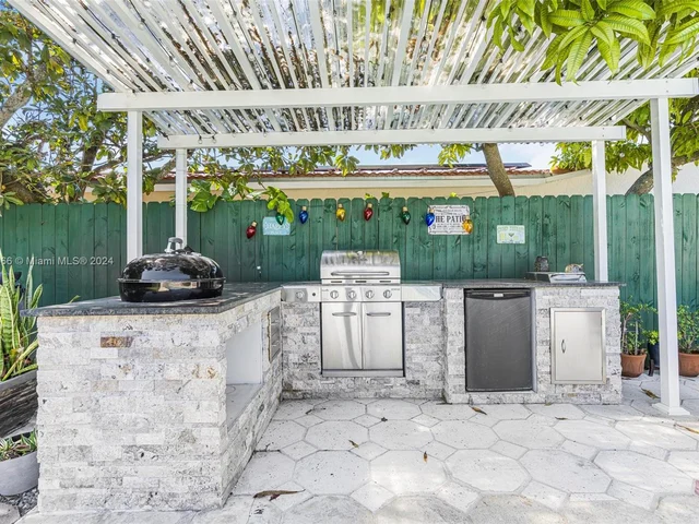 9640 SW 17th St, Miami FL 33165