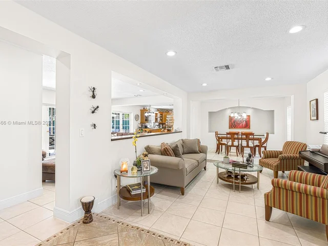 9640 SW 17th St, Miami FL 33165