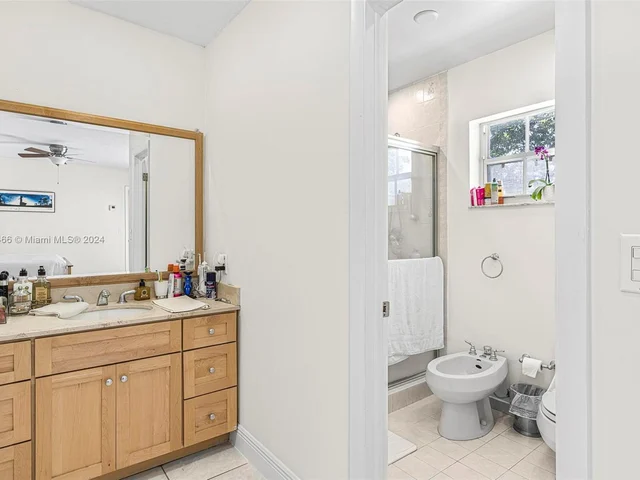 9640 SW 17th St, Miami FL 33165