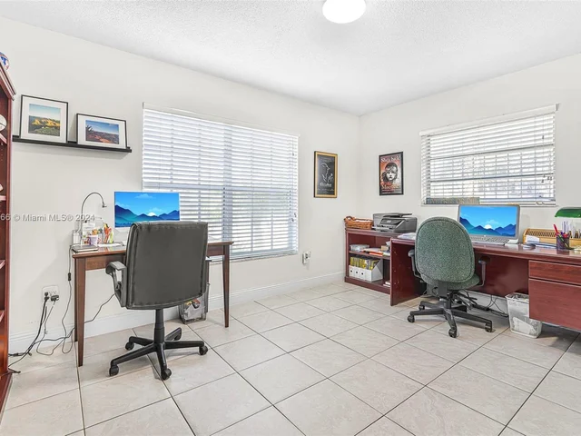 9640 SW 17th St, Miami FL 33165