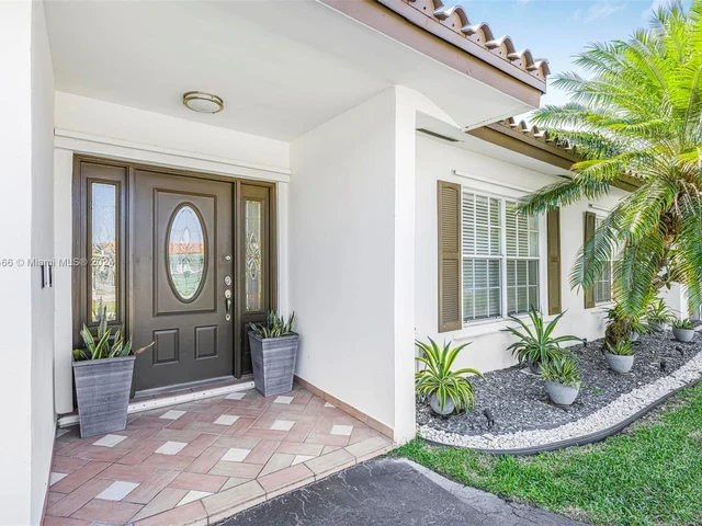 9640 SW 17th St, Miami FL 33165