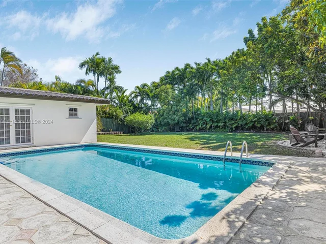 9640 SW 17th St, Miami FL 33165