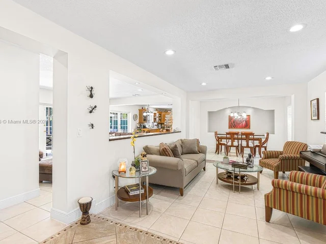 9640 SW 17th St, Miami FL 33165