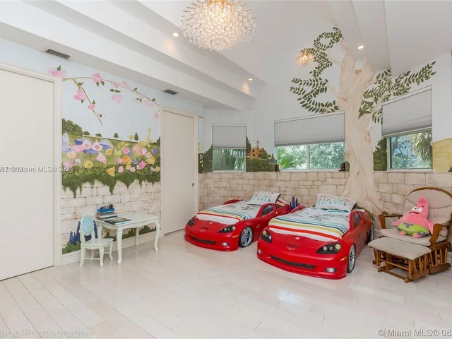 688 Ocean Blvd, Golden Beach FL 33160