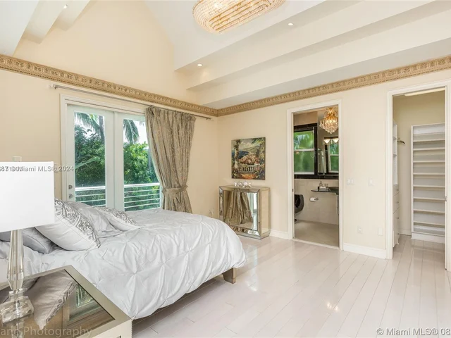 688 Ocean Blvd, Golden Beach FL 33160