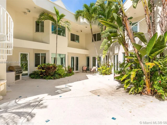 688 Ocean Blvd, Golden Beach FL 33160