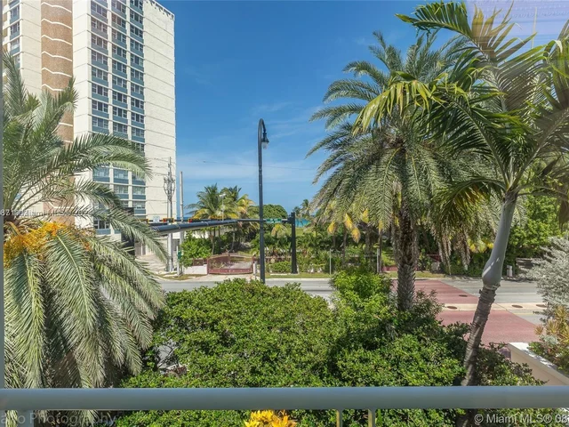 688 Ocean Blvd, Golden Beach FL 33160