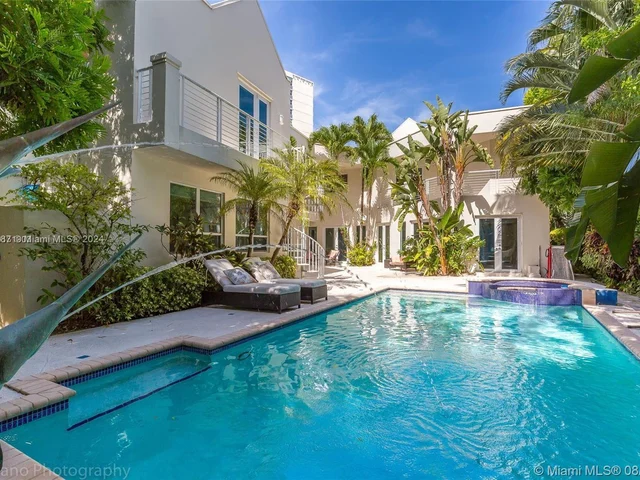 688 Ocean Blvd, Golden Beach FL 33160