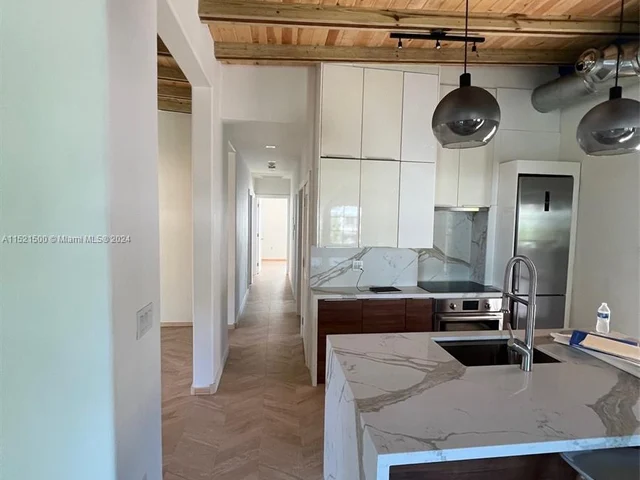 920 NW 50th St, Miami FL 33127