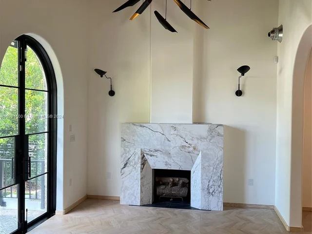 920 NW 50th St, Miami FL 33127