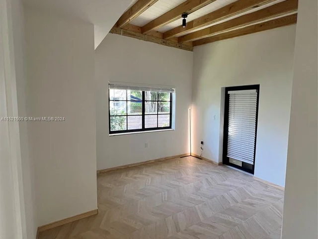 920 NW 50th St, Miami FL 33127