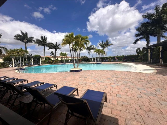 8860 W 35th Way, Hialeah FL 33018