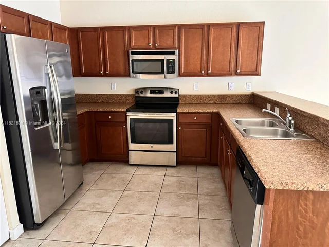 8860 W 35th Way, Hialeah FL 33018