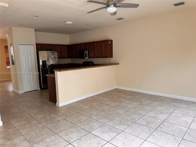 8860 W 35th Way, Hialeah FL 33018