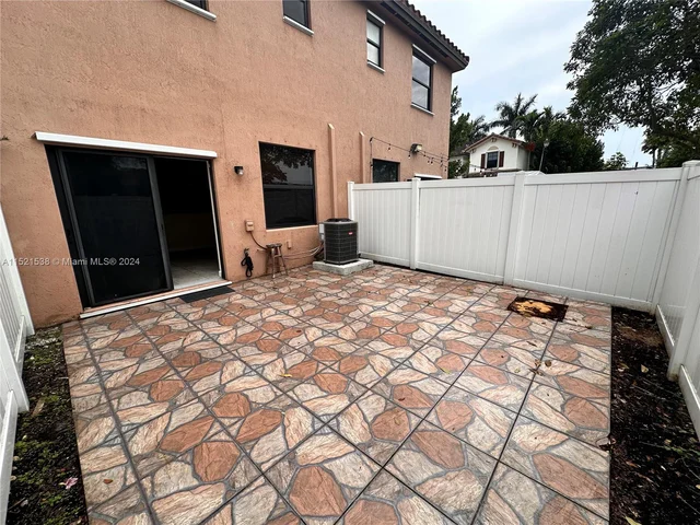 8860 W 35th Way, Hialeah FL 33018