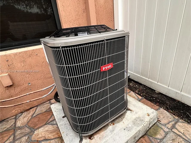 8860 W 35th Way, Hialeah FL 33018